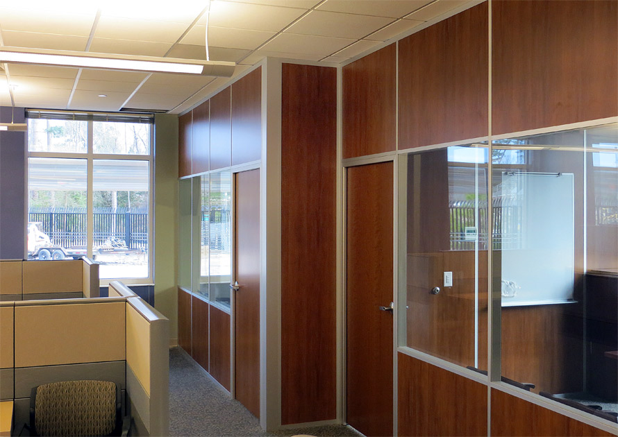 Flex series offices with solid wood panels