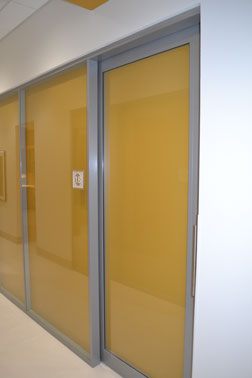 demountable-interior-glass-walls-healthcare-facility