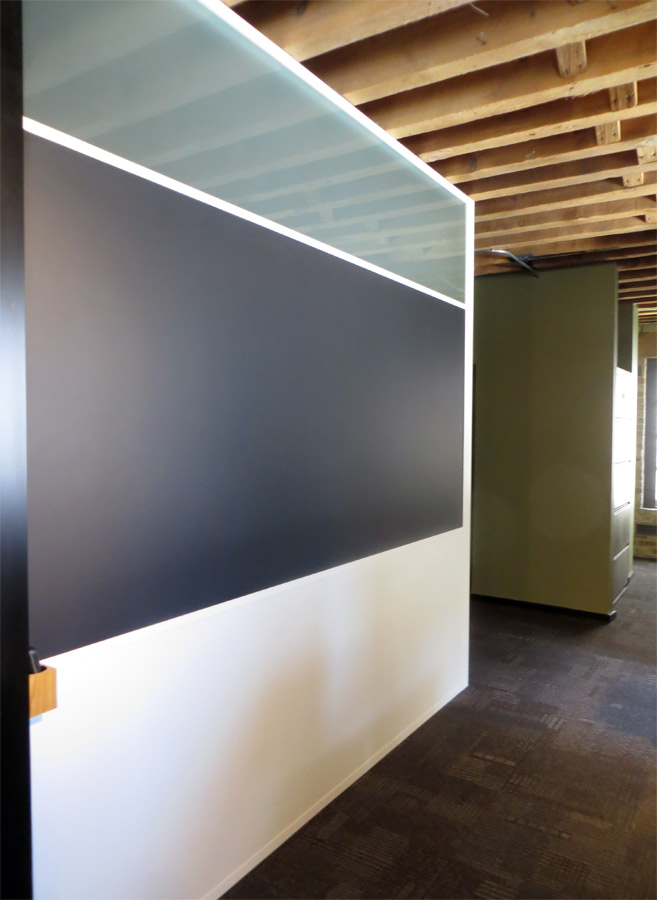 Flex Series wall with integrated chalkboard and white aluminum extrusions #0233