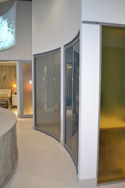 curved-glass-commercial-interior-wall